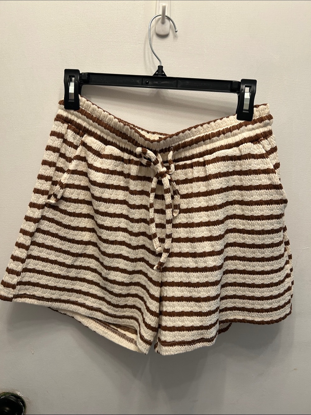 Striped Short Set .Knit Top and Matching Shots in Cream and Brown Never Worn - Picture 10 of 10